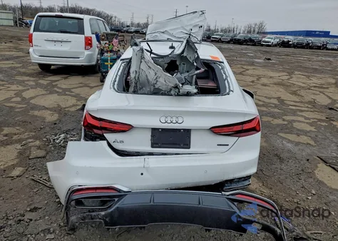 2024 Audi A5 Premium Plus 45 z USA, uszkodzony, nr VIN WAUFACF55RA094683